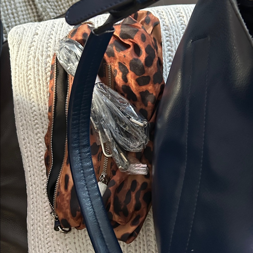 Co-Lab Shoulder Bag - Picture 14 of 16
